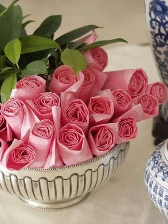Napkin roses table decor